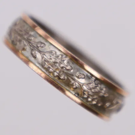 Ring, stl 21½, gravyr, 925/1000 silver Vikt: 6,3 g