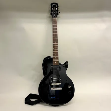 Elgitarr Epiphone Special II, serienummer 0806234385, indonesien, mjukt fodral bruksskick.  Skickas med Bussgods eller PostNord