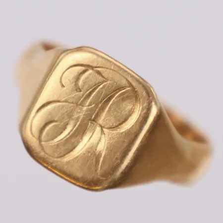 Klackring, stl 20¾, monogram, bucklor, 20K Vikt: 9,7 g