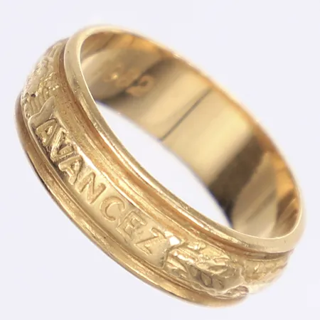 Ingenjörsring, Chalmers, civilingenjör/arkitekt/masterexamen, stl 19½, bredd 7mm, Chalmers motto "Avanzes" (framåt) längs utsidan, personlig gravyr på insidan, 18K Vikt: 7,9 g