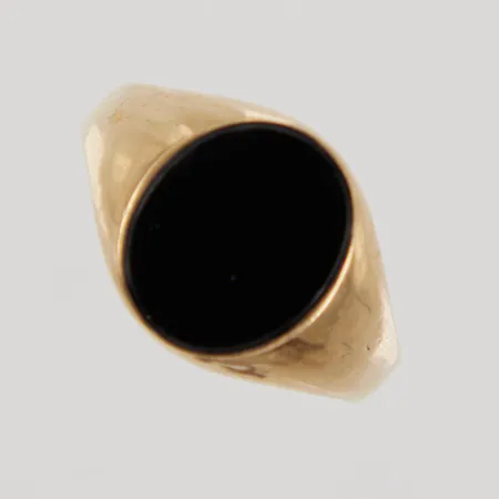 Ring med svart sten, stl 18, bredd 2,7-12,8mm, 18K,  Vikt: 3,4 g
