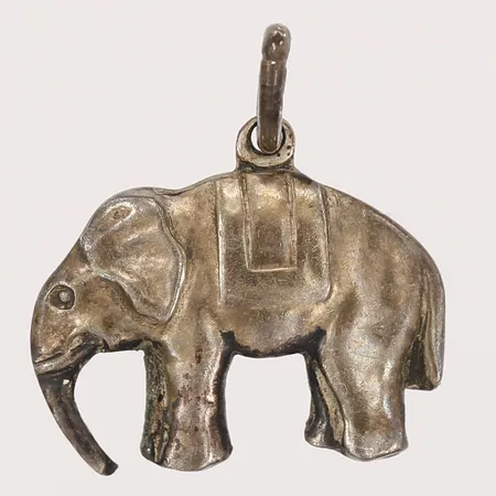 Hänge, elefant, 14x16mm, tillverkad 1950, silver  Vikt: 2,1 g