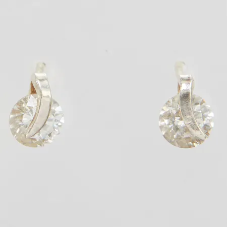 Ett par örhängen, vita stenar, Ø 8x6mm, 925/1000 silver Vikt: 1,6 g