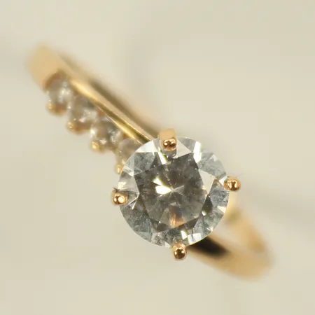 Ring med vita stenar, stl 18½, bredd 1-5mm, 18K Vikt: 2,4 g