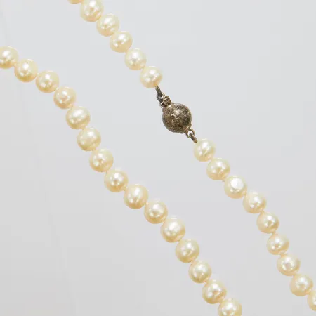 Pärlcollier, odlade sötvattenpärlor, längd ca 43cm, bredd 6,5mm, lås i silver, 925/1000 silver, bruttovikt: 24g Vikt: 24 g