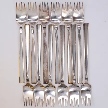 12 Gafflar, längd 17,5cm, gravyr, silver 830/1000 Vikt: 398,1 g