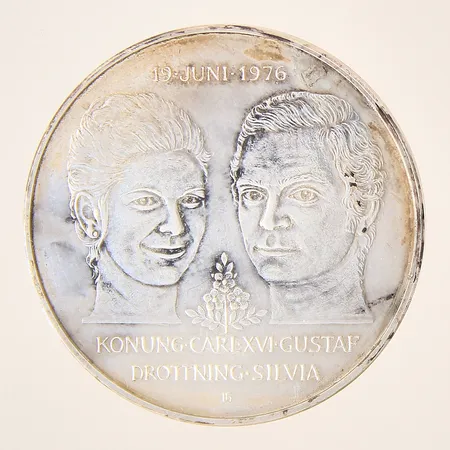 Minnesmynt, Konung Carl XVI Gustaf Drottning Silvia, 19 juni 1976, Ø36mm, nominellt värde 50kr, plastfodral, silver 925/1000 Vikt: 27,3 g