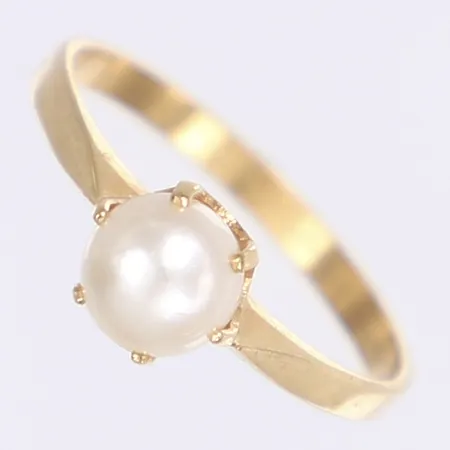 Ring med odlad sötvattenpärla, stl 17, bredd 2-6mm, 18K Bruttovikt: 2g Vikt: 2 g