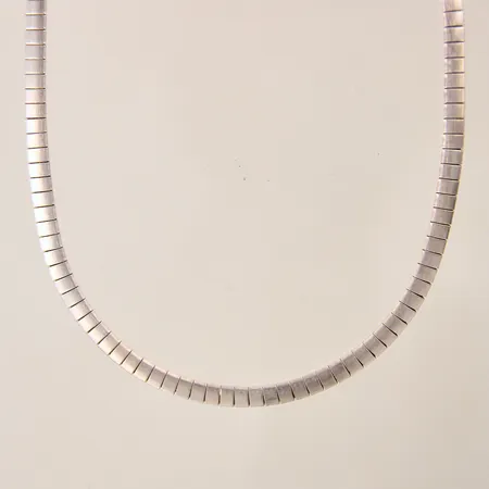 Collier, längd 42,5cm, bredd 4mm, silver 925/1000 Vikt: 21,3 g
