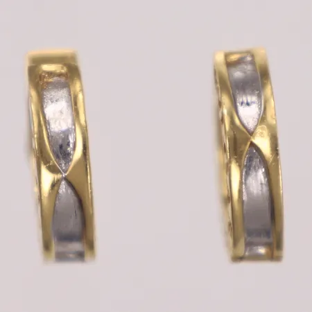 Ett par örhängen, längd 15mm, bredd 4mm, rödguld/vitguld, 18K. OBS ej märkesdesign! Vikt: 7,1 g