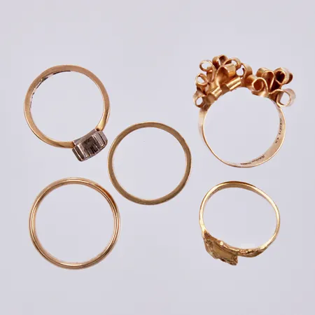 Diverse ringar, graverade, defekta, 18K  Vikt: 19,7 g