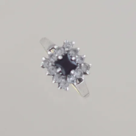 Ring med stenar, Ø 16,5 mm bredd 10 mm, 9k Vikt: 1,9 g