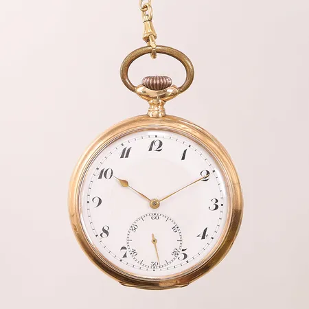 Fickur 14K50mm, boettnr: 40 149895, innerboett i oädel metall, verknr: 149894, tillhörande fickurskedja i 18K, bruttovikt: 87,9g.