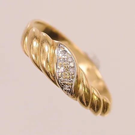 Ring, diamanter 8x ca 0,005ct, Ø18½, bredd:6mm, 18K 2,6g.
