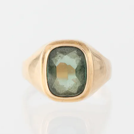 Ring med sten, K&EC Göteborg, storlek 20 mm, bredd 2.9-15 mm, 18k. Vikt: 5,1 g