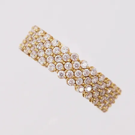 Ring med vita stenar, stl: 16¾, bredd 6mm, 18K.  Vikt: 4,2 g