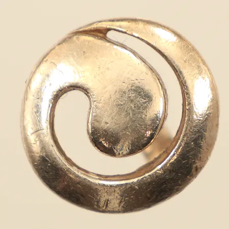 Ring, stl 17½, bredd 4,5-24mm, skev, 925/1000 silver  Vikt: 14,4 g