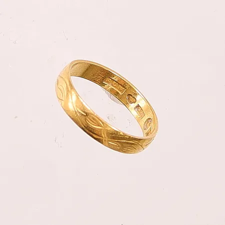 Ring, mönstrad, Ø17¾, bredd: 4mm, gravyr, 23K, 3,4g Vikt: 3,4 g