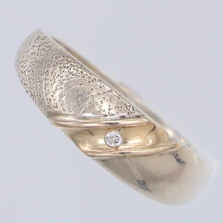 Ring vit sten, stl 18, 925/1000 silver Vikt: 2,5 g