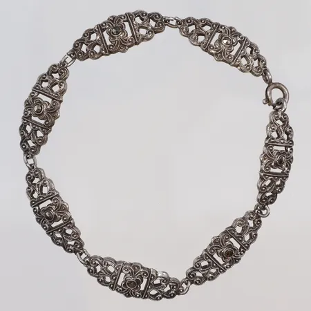 Armband mönstrat med markasiter (en saknas), 18,5cm bredd 9mm, Art Deco-stil, silver 830/1000 Vikt: 9,9 g