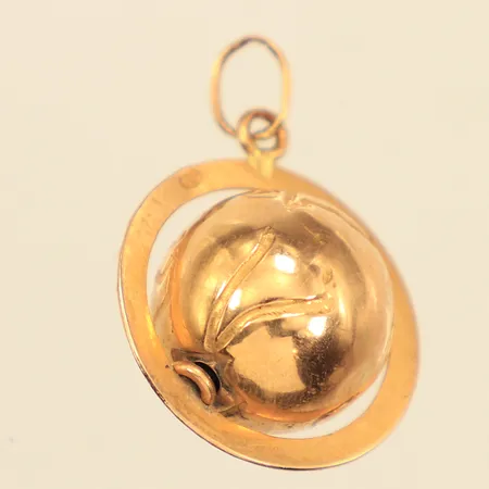 Hänge jordglob, längd 25,5mm inklusive ögla, bredd 18mm, 18K  Vikt: 2,1 g