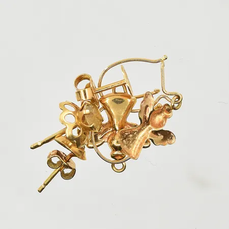 Diverse defekt guld med stenar, 18K. Vikt: 1,7 g