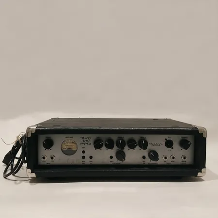 Förstärkartopp Ashdown MAG 300 EVO II, modell MAG300, serienummer 2010066489, strömkabel, åldersrelaterat bruksslitage, inga övriga tillbehör, ej testad med låda Specialfrakt, kontakta pantbankskontoret för mer information.