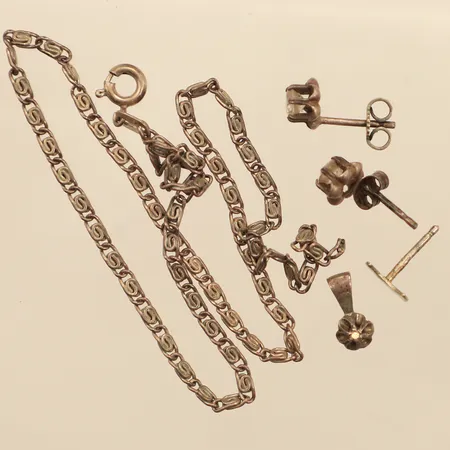 Diverse silver, stenar, skadat, silver  Vikt: 5,4 g