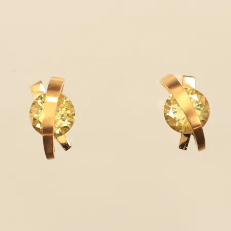 Ett par örhängen med gröna stenar, längd ca 16mm, bredd ca 8,9mm, böjda stift, 18K Vikt: 6,8 g
