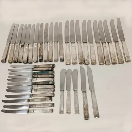 Trettioåtta knivar, modell Rosenholm, olika längd, typ, blad i rostfritt stål, monogramgravyr, 830/1000 silver, bruttovikt: 1824,1g Vikt: 1824,1 g