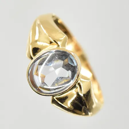 Ring med blå sten, stl 17, bredd 2-9 mm, 18K. Vikt: 2,4 g