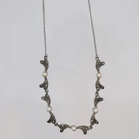 Collier med odlade pärlor och markasiter 41,5cm bredd 1-7mm silver 830/1000 Vikt: 6,7 g