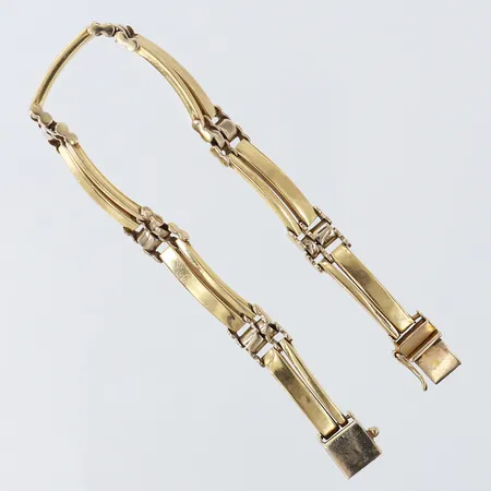Armband, halvstelt, längd 19,5cm, bredd 5,7mm, 14K.  Vikt: 14,7 g