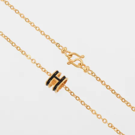 Collier med hänge, längd ca 39 cm, 23k, thai. Vikt: 7,6 g