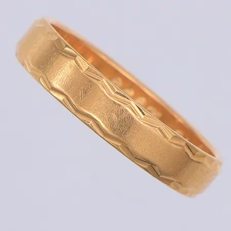 Ring slät, stl 17¼, Schalin, gravyr, 18K Vikt: 3,2 g