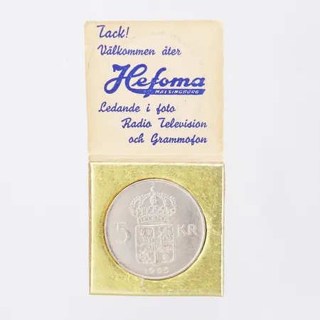  Mynt, 5-krona från 1955 i trasigt reklametui från Hefoma, silver 400/1000 Vikt: 18 g