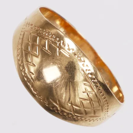 Ring, dekor, J Bohlins år 1964, stl 15, bredd 3,5-8,4mm, 18K  Vikt: 1,3 g