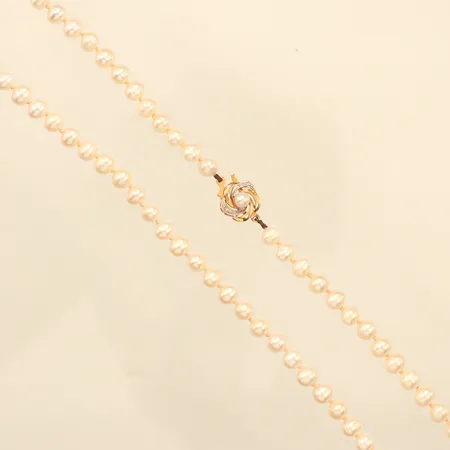Pärlcollier, odlade pärlor ca Ø4,6-4,8mm, längd 48cm, guldlås 18K  Vikt: 15,3 g