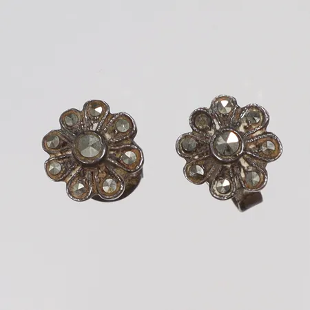 Ett par Örhängen med markasiter Ø7mm silver  Vikt: 2,1 g