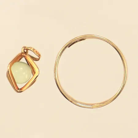 Ring, hänge, defekta, buckliga, 18K Vikt: 1,9 g