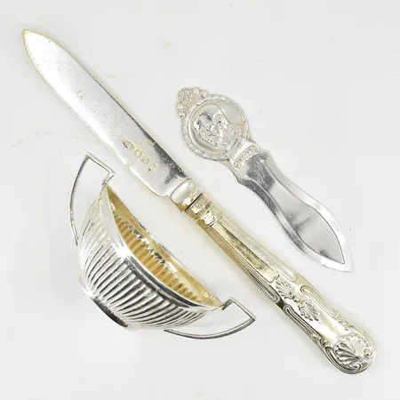 Diverse silver, kniv med fyllt skaft, 830/1000 silver. Vikt: 49 g