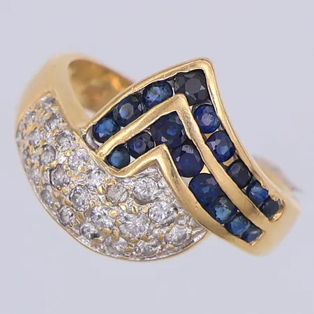 Ring med blå safirer & diamanter ca 0,28ctv, stl 16½, kattfotstämpel, 18K Vikt: 5,2 g