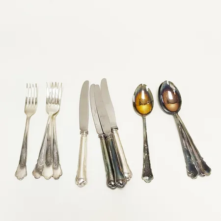 Bestick, fyra bordsskedar, längd ca 18cm, fyra bordsgafflar, längd ca 18cm, fyra bordsknivar, blad i rostfritt stål, längd ca 20,5cm, 830/1000 silver, bruttovikt: 515,7g.