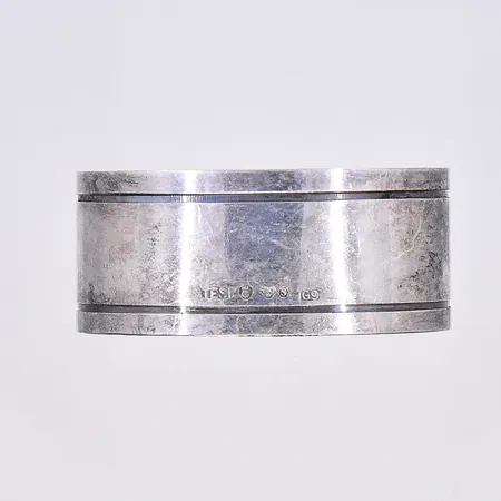 Servettring, längd 48 mm, bredd21 mm, silver 830/1000. Vikt: 12,6 g