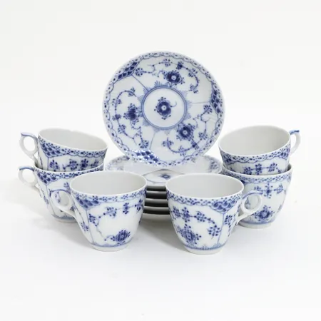 Kaffekoppar med fat, 6 stycken, Musselmalet, halvblond, Royal Copenhagen, numrerade: 719, höjd ca 6,5cm, fat ca Ø12,5cm Skickas med postpaket.
