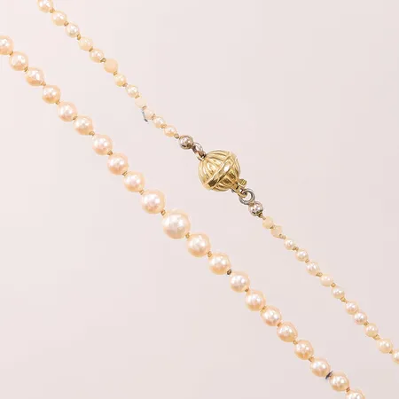 Pärlcollier, doserat, 46cm, bredd: 2,3-5,7mm, slitna pärlor, lås i 18K. Vikt: 0 g