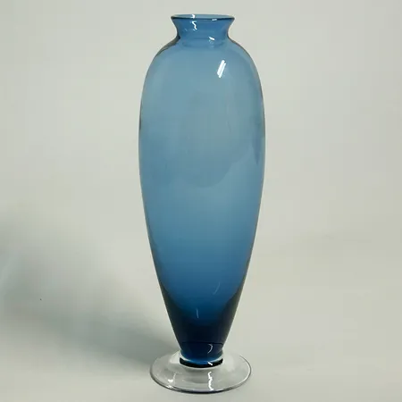 Vas, Lindshammar Sweden, design Kjell Engman, höjd 23,5cm, etikettmärkt Skickas med postpaket.
