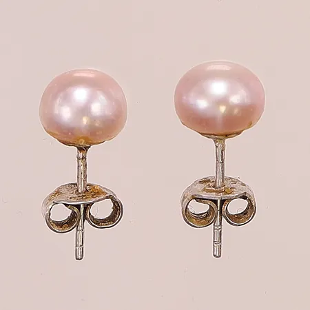 Ett par örhängen, odlade stvattenspärlor ca 8mm, rosa/ljuslila ton, fin lyster, 925/1000 Silver 1,8g.