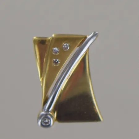 Hänge med 4 diamanter 0,001 ct, L 1,5cm B 1 cm, vitguld/rödguld 18k Vikt: 2,6 g