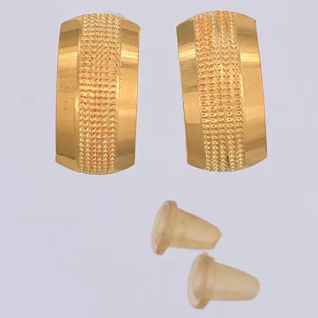 Ett par örhängen, 13mm, bredd 7mm, plaststoppar (ej med i vikt), 22K Vikt: 2 g